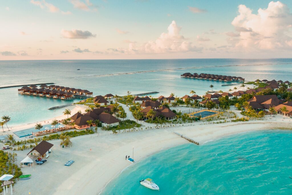 resorts of maldives