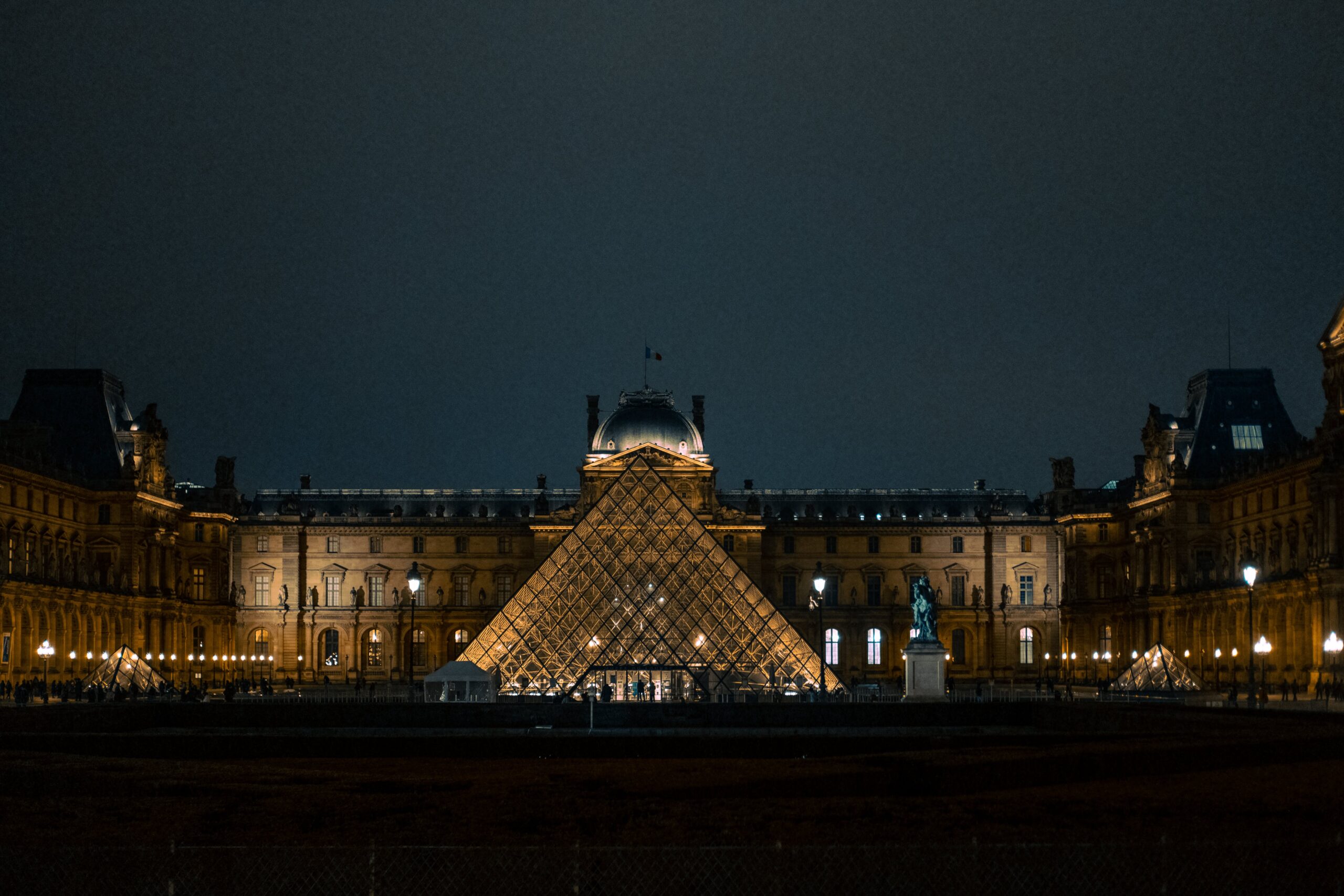 louvre museum in Paris