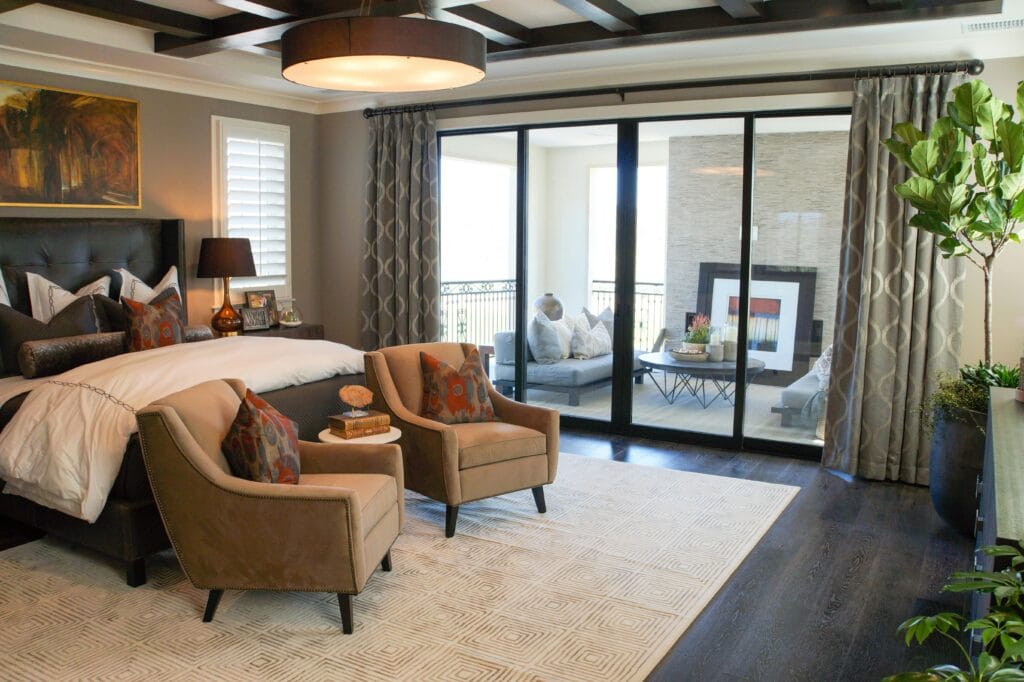 master bedrooms with sitting area