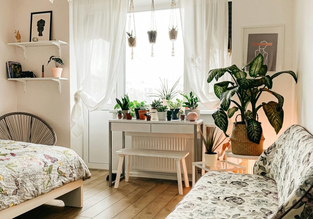 master bedrooms with study table